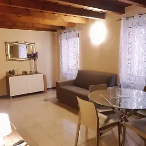 ellys-house.hotelinveneto.com/